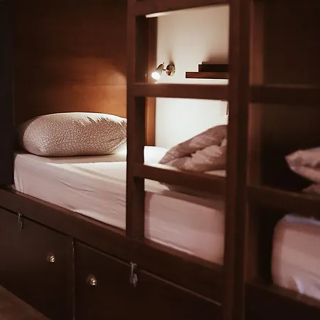 Home Lisbon Hostel *