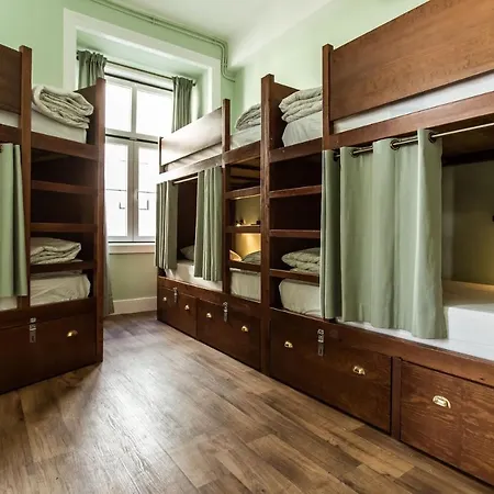 Home Lisbon Hostel بيت شباب