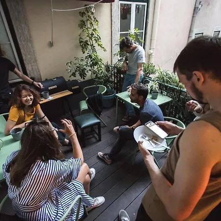 Home Lisbon Hostel *