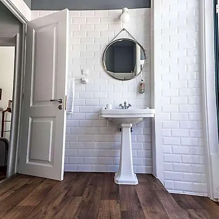 Хостел Home Lisbon Hostel