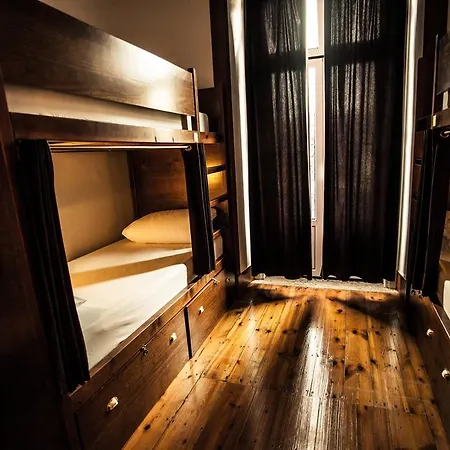 Home Lisbon Hostel بيت شباب