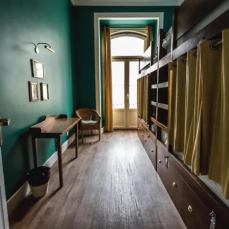 بيت شباب Home Lisbon Hostel *