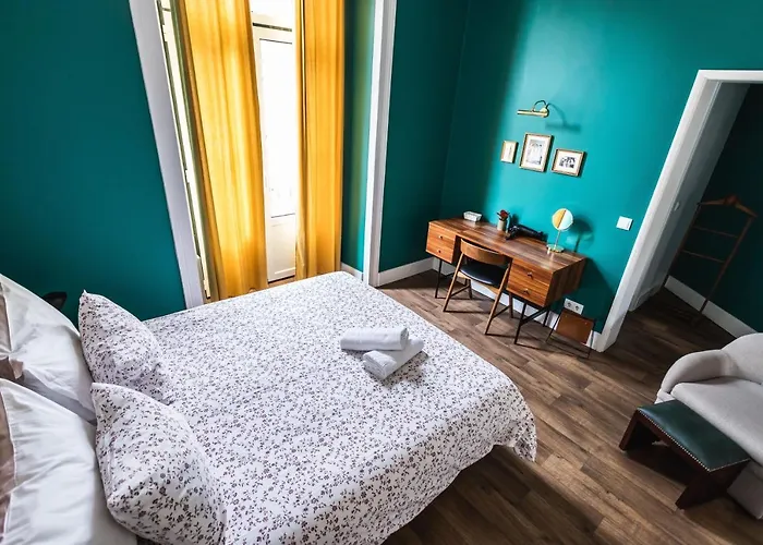 Home Lisbon Hostel *